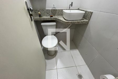Banheiro de kitnet/studio à venda com 1 quarto, 30m² em Jardim Guanabara, Rio de Janeiro