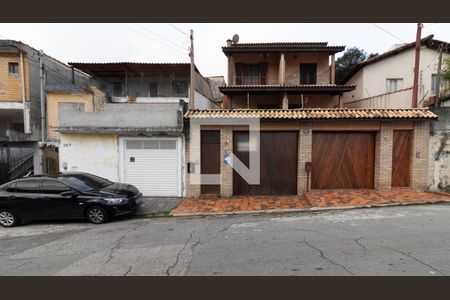 Fachada de casa à venda com 3 quartos, 225m² em Chácara Cruzeiro do Sul, São Paulo