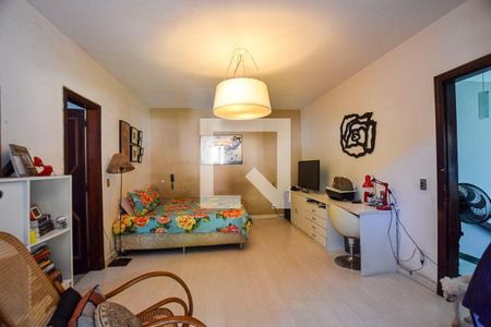 Casa à venda com 4 quartos, 375m² em Itaipu, Niterói