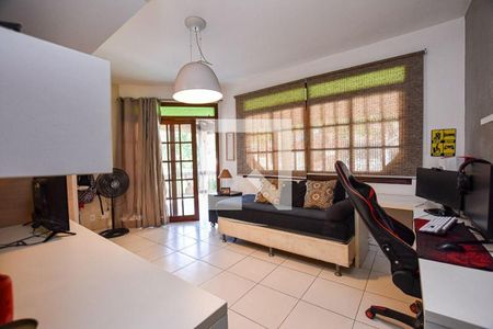 Casa à venda com 4 quartos, 375m² em Itaipu, Niterói