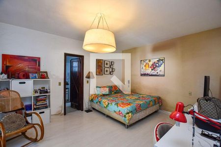 Casa à venda com 4 quartos, 375m² em Itaipu, Niterói