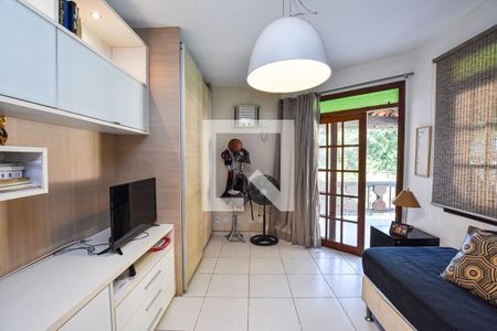 Casa à venda com 4 quartos, 375m² em Itaipu, Niterói