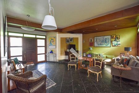 Casa à venda com 4 quartos, 375m² em Itaipu, Niterói