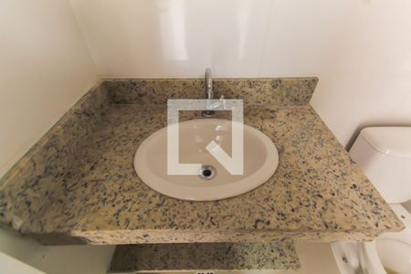 Banheiro de kitnet/studio para alugar com 1 quarto, 27m² em Vila Prudente, São Paulo