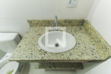 Banheiro de kitnet/studio para alugar com 1 quarto, 27m² em Vila Prudente, São Paulo