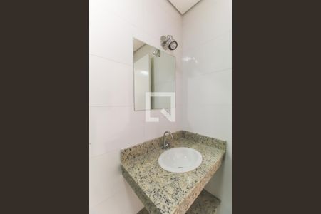 Banheiro de kitnet/studio para alugar com 1 quarto, 27m² em Vila Prudente, São Paulo