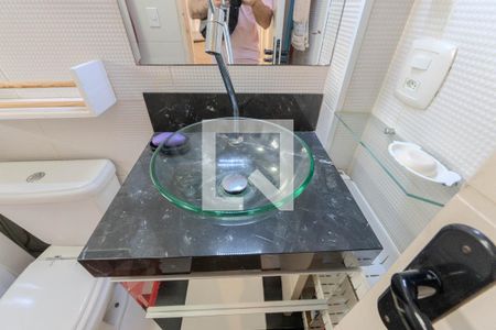 Banheiro de apartamento para alugar com 2 quartos, 50m² em Cerqueira César, São Paulo