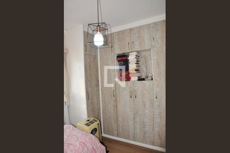 Suíte de casa à venda com 5 quartos, 200m² em Vila Bancaria Munhoz, São Paulo