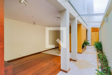 Sala de casa para alugar com 2 quartos, 180m² em Campo Belo, São Paulo