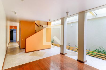 Sala de casa para alugar com 2 quartos, 180m² em Campo Belo, São Paulo