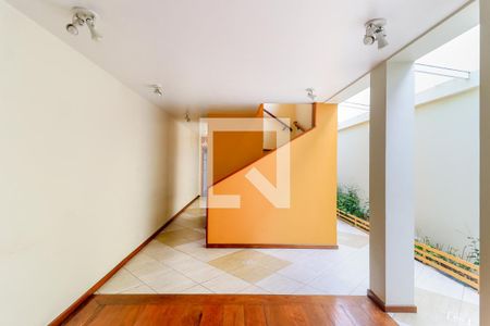 Sala de casa para alugar com 2 quartos, 180m² em Campo Belo, São Paulo