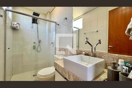 Banheiro de apartamento à venda com 3 quartos, 180m² em Castelo, Belo Horizonte