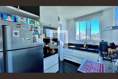 Cozinha de apartamento à venda com 3 quartos, 180m² em Castelo, Belo Horizonte