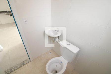 Banheiro de apartamento à venda com 2 quartos, 54m² em Vila Pita, São Paulo