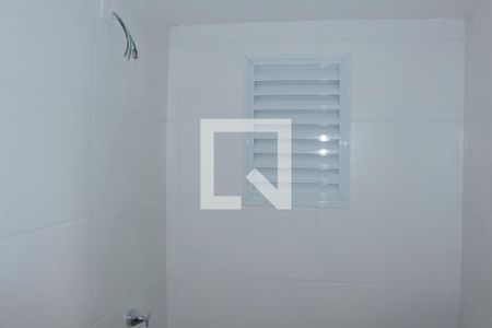 Banheiro de apartamento à venda com 2 quartos, 54m² em Vila Pita, São Paulo
