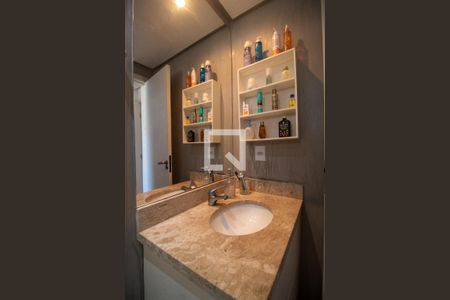 Banheiro da Suíte de apartamento à venda com 2 quartos, 62m² em Santana, Porto Alegre