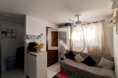 Sala/Cozinha/Área de Serviço de apartamento à venda com 2 quartos, 39m² em Itaquera, São Paulo