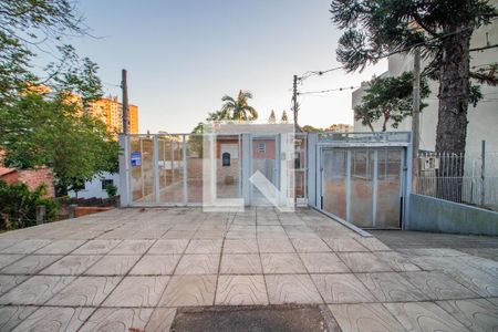 Fachada e Placa de casa à venda com 5 quartos, 220m² em Jardim Floresta, Porto Alegre