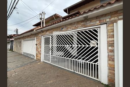 Fachada de casa à venda com 3 quartos, 126m² em Parque Renato Maia, Guarulhos