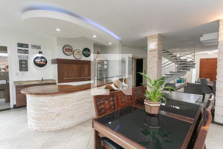 Sala 2 de casa à venda com 5 quartos, 500m² em Chácara das Pedras, Porto Alegre