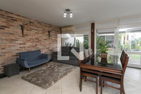 Sala 2 de casa à venda com 5 quartos, 500m² em Chácara das Pedras, Porto Alegre