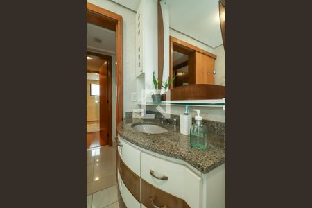 Banheiro de apartamento à venda com 2 quartos, 121m² em Petrópolis, Porto Alegre