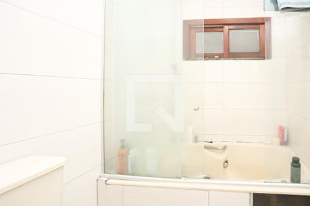 Banheiro da Suíte de apartamento à venda com 3 quartos, 100m² em Passo D’areia, Porto Alegre