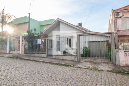 Fachada de casa à venda com 4 quartos, 160m² em Glória, Porto Alegre