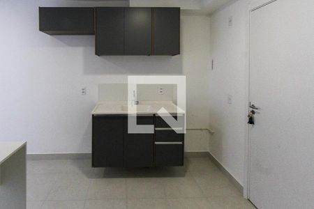 Sala/Cozinha de apartamento à venda com 2 quartos, 32m² em Vila Graciosa, São Paulo