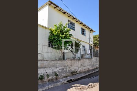 Fachada de casa à venda com 2 quartos, 180m² em Cascata, Porto Alegre