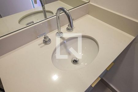 Banheiro de apartamento à venda com 1 quarto, 24m² em Pinheiros, São Paulo