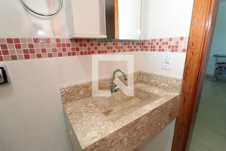 Banheiro de apartamento à venda com 1 quarto, 70m² em Jardim Guanabara, Rio de Janeiro