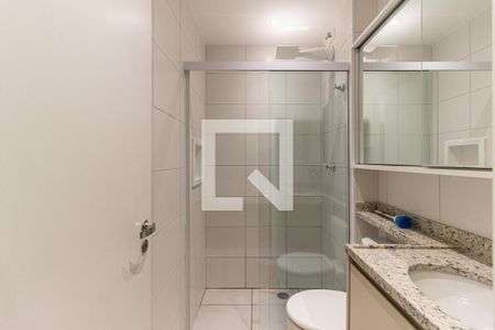 Banheiro de kitnet/studio para alugar com 1 quarto, 21m² em República, São Paulo