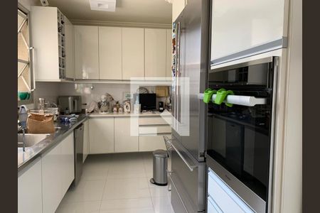 Foto 09 de apartamento à venda com 3 quartos, 200m² em Itaim Bibi, São Paulo