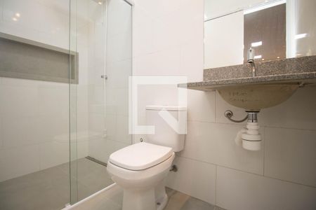 Banheiro Social de kitnet/studio para alugar com 1 quarto, 30m² em Comércio Local Norte 409, Brasília