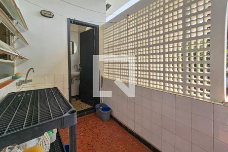 Área de serviço  de casa para alugar com 4 quartos, 336m² em Jardim Virginia, Guarujá