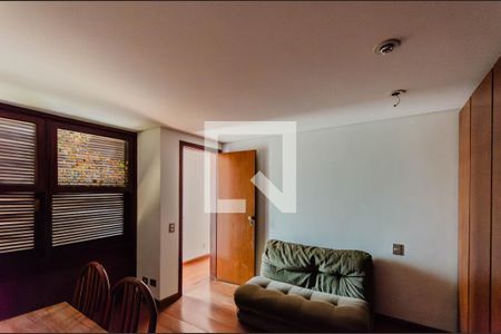 Suíte 1 de casa para alugar com 4 quartos, 350m² em Jardim da Gloria, São Paulo