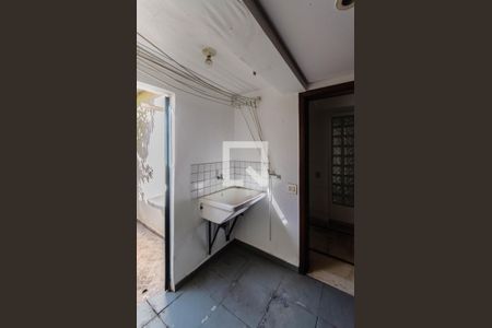 Área de Serviço de casa para alugar com 4 quartos, 350m² em Jardim da Gloria, São Paulo