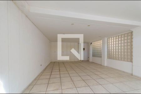 Garagem de casa para alugar com 4 quartos, 350m² em Jardim da Gloria, São Paulo