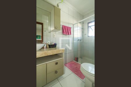 Banheiro da Suíte de casa de condomínio à venda com 3 quartos, 191m² em Passo das Pedras, Porto Alegre