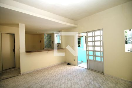 Sala de casa para alugar com 2 quartos, 70m² em Olaria, Rio de Janeiro
