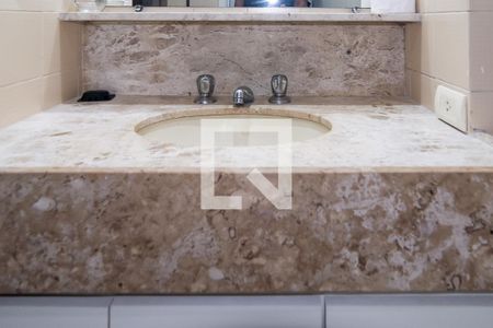 Banheiro de apartamento à venda com 1 quarto, 35m² em República, São Paulo