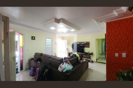 Sala de casa para alugar com 8 quartos, 280m² em Parque Santa Rosa, Suzano