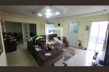 Sala de casa para alugar com 8 quartos, 280m² em Parque Santa Rosa, Suzano