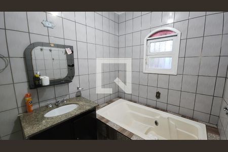 Banheiro de casa para alugar com 8 quartos, 280m² em Parque Santa Rosa, Suzano