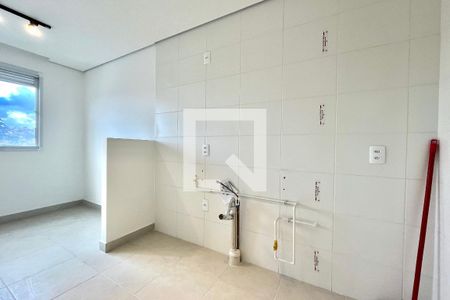 Cozinha de apartamento à venda com 2 quartos, 32m² em Jardim Itacolomi, São Paulo