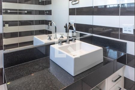 Banheiro Social de apartamento à venda com 3 quartos, 130m² em Vila Santo Estefano, São Paulo