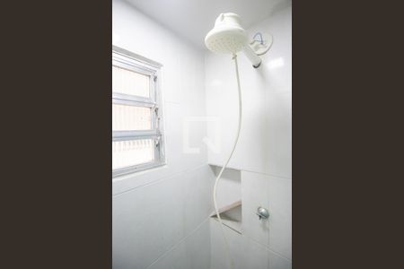 Banheiro de apartamento para alugar com 2 quartos, 52m² em Sete Pontes, São Gonçalo