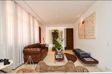 Sala de estar de apartamento à venda com 3 quartos, 120m² em Santo Antônio, Belo Horizonte