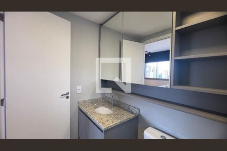 Banheiro de kitnet/studio à venda com 1 quarto, 24m² em Pinheiros, São Paulo